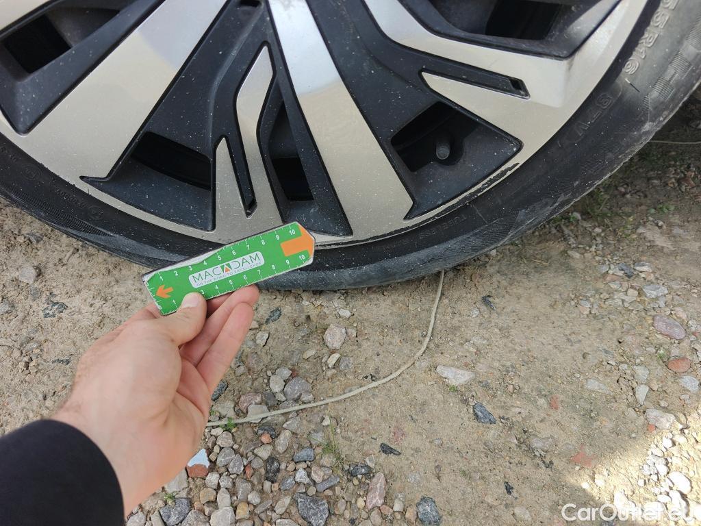  Peugeot  208 PEUGEOT  / 2019 / 5P / berlina con portón PureTech 73kW (100CV) EAT8 Active #17