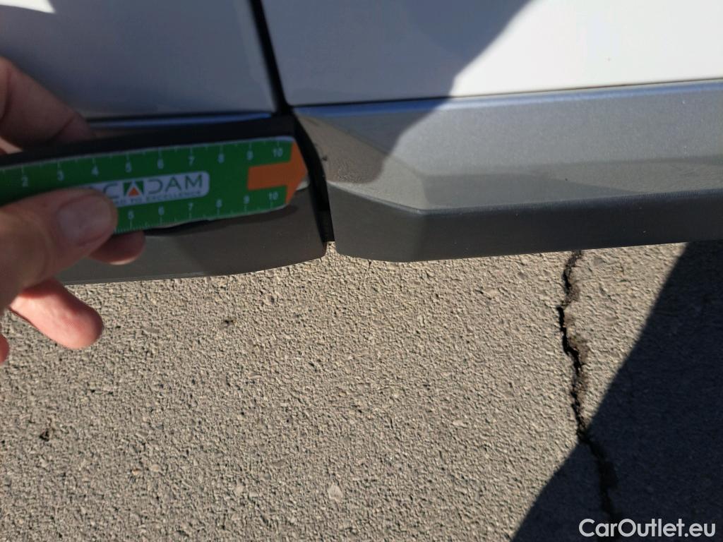  Peugeot  2008 PEUGEOT  / 2019 / 5P / todoterreno Allure BlueHDI 81kW (110CV) #16