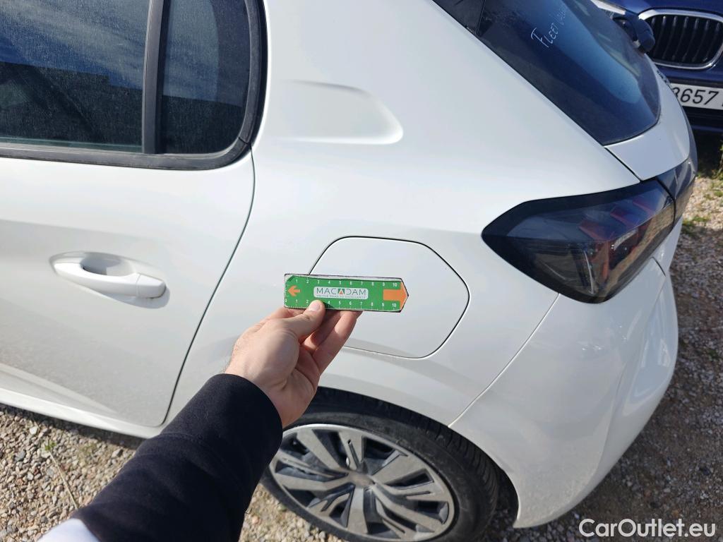  Peugeot  208 PEUGEOT  / 2019 / 5P / berlina con portón PureTech 73kW (100CV) EAT8 Active #1