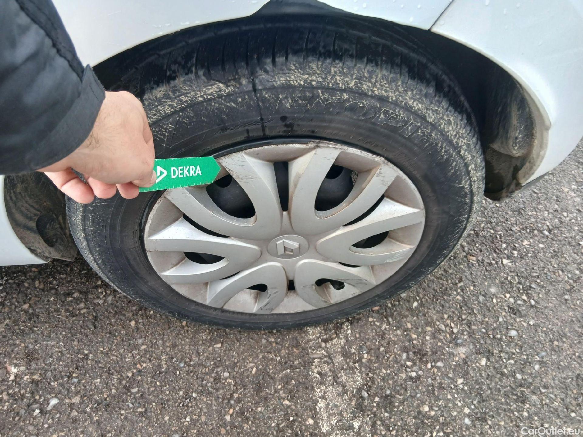  Renault  Clio RENAULT  / 2016 / 5P / berlina con portón Business TCe 66kW (90CV) GLP -18 #22