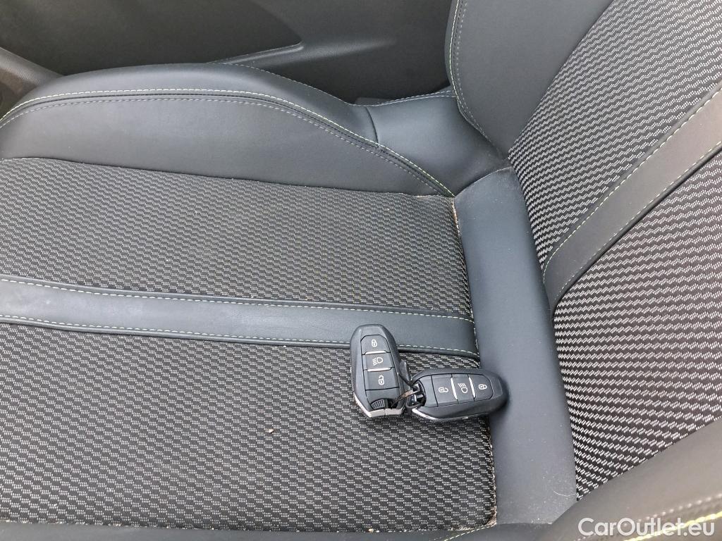  Peugeot  2008 PEUGEOT  / 2023 / 5P / todoterreno GT Puretech 130 S&S EAT8 #10