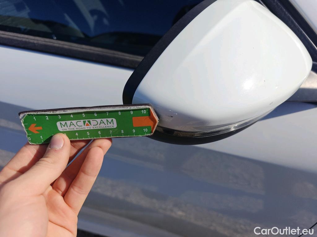  Peugeot  208 PEUGEOT  / 2019 / 5P / berlina con portón PureTech 73kW (100CV) EAT8 Active #31