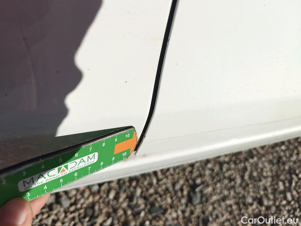  Peugeot  308 PEUGEOT  / 2017 / 5P / berlina con portón 5p Active Pack BlueHDi 130 S&S #5