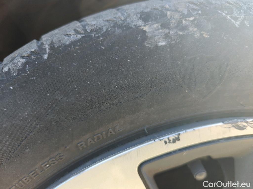  Peugeot  208 PEUGEOT  / 2019 / 5P / berlina con portón PureTech 73kW (100CV) EAT8 Active #35