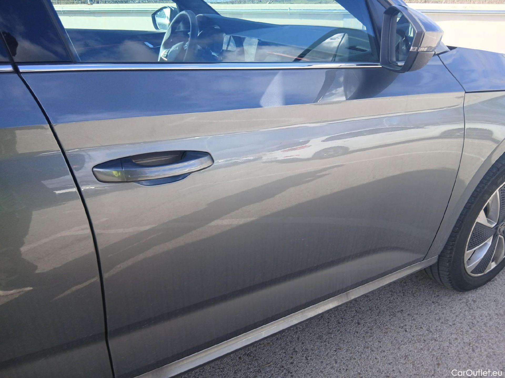  Land Rover  Discovery SKODA Kamiq / 2024 / 5P / todoterreno 1.0 TSI 85kW (115CV) DESIGN(SP) #17