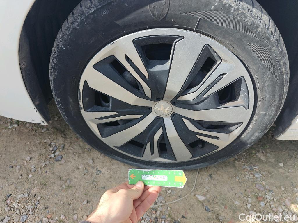  Peugeot  208 PEUGEOT  / 2019 / 5P / berlina con portón PureTech 73kW (100CV) EAT8 Active #16