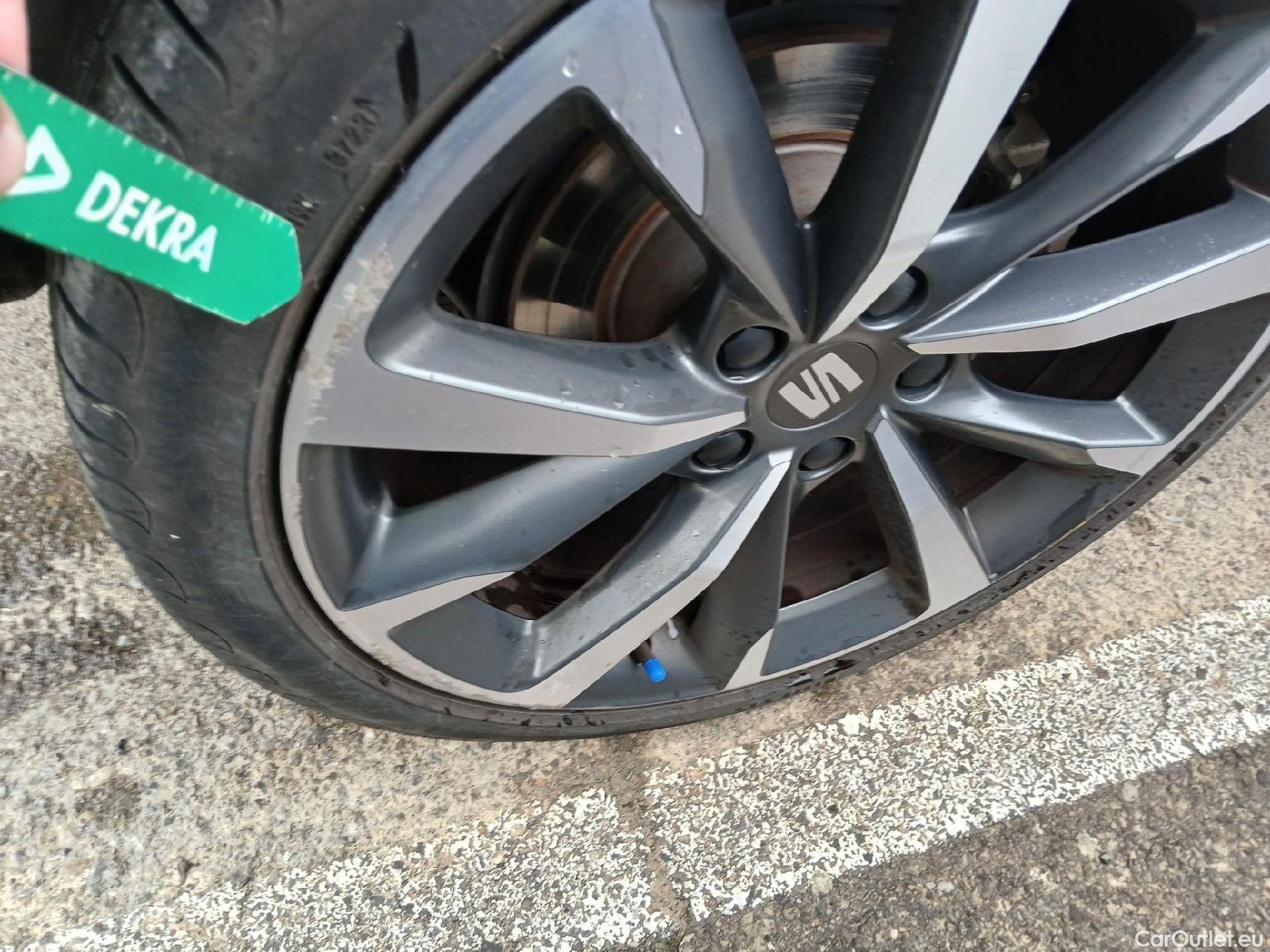  Land Rover  Discovery SEAT Nuevo León / 2020 / 5P / berlina con portón 1.4 e-Hybrid DSG-6 S&S FR Go XL(SP) #36