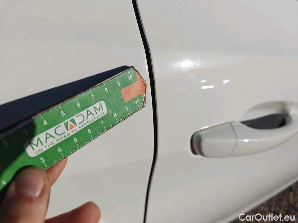  Peugeot  308 PEUGEOT  / 2017 / 5P / berlina con portón 5p Active Pack BlueHDi 130 S&S #4