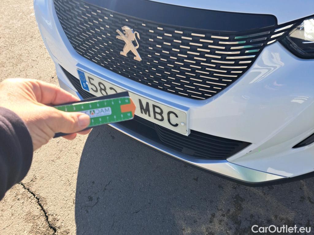  Peugeot  2008 PEUGEOT  / 2019 / 5P / todoterreno Allure BlueHDI 81kW (110CV) #4