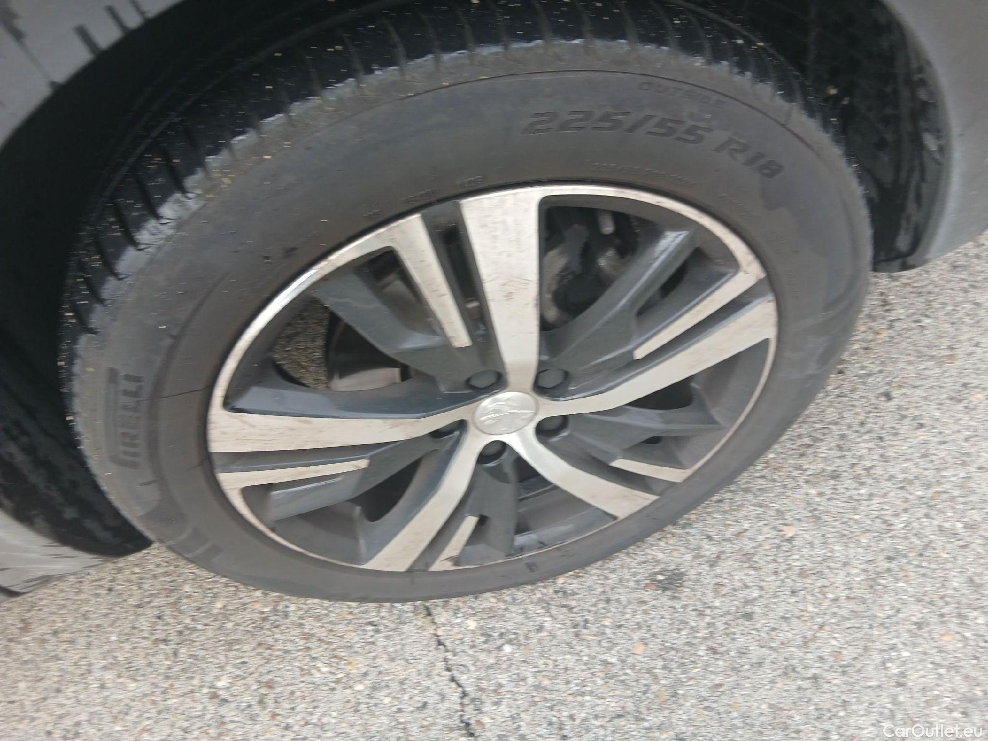  Peugeot  5008 PEUGEOT  / 2020 / 5P / todoterreno 1.5 BlueHDi 96kW S&S GT EAT8 #36