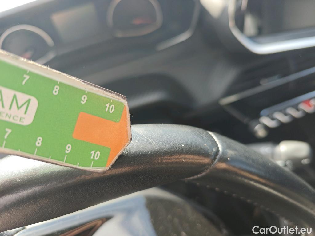  Peugeot  208 PEUGEOT  / 2019 / 5P / berlina con portón PureTech 73kW (100CV) EAT8 Active #44