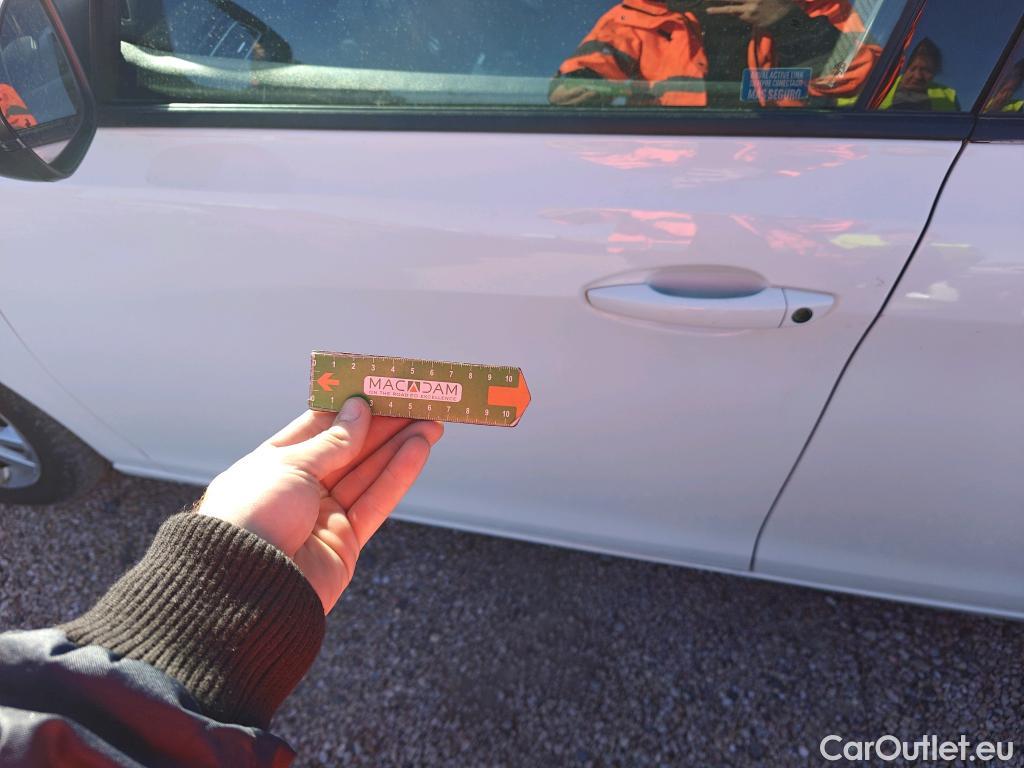  Peugeot  308 PEUGEOT  / 2017 / 5P / berlina con portón 5p Active Pack BlueHDi 130 S&S #10