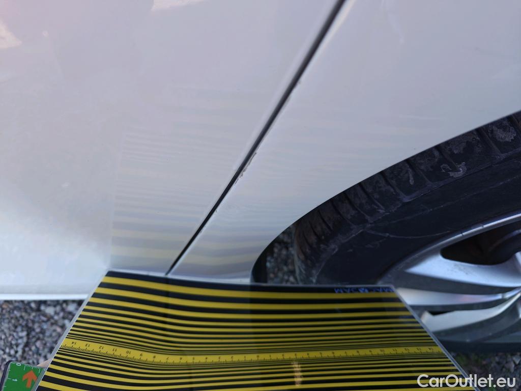  Peugeot  308 PEUGEOT  / 2017 / 5P / berlina con portón 5p Active Pack BlueHDi 130 S&S #67