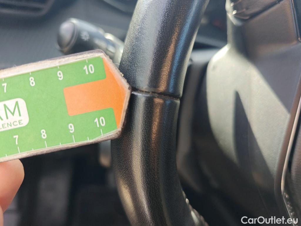  Peugeot  208 PEUGEOT  / 2019 / 5P / berlina con portón PureTech 73kW (100CV) EAT8 Active #41