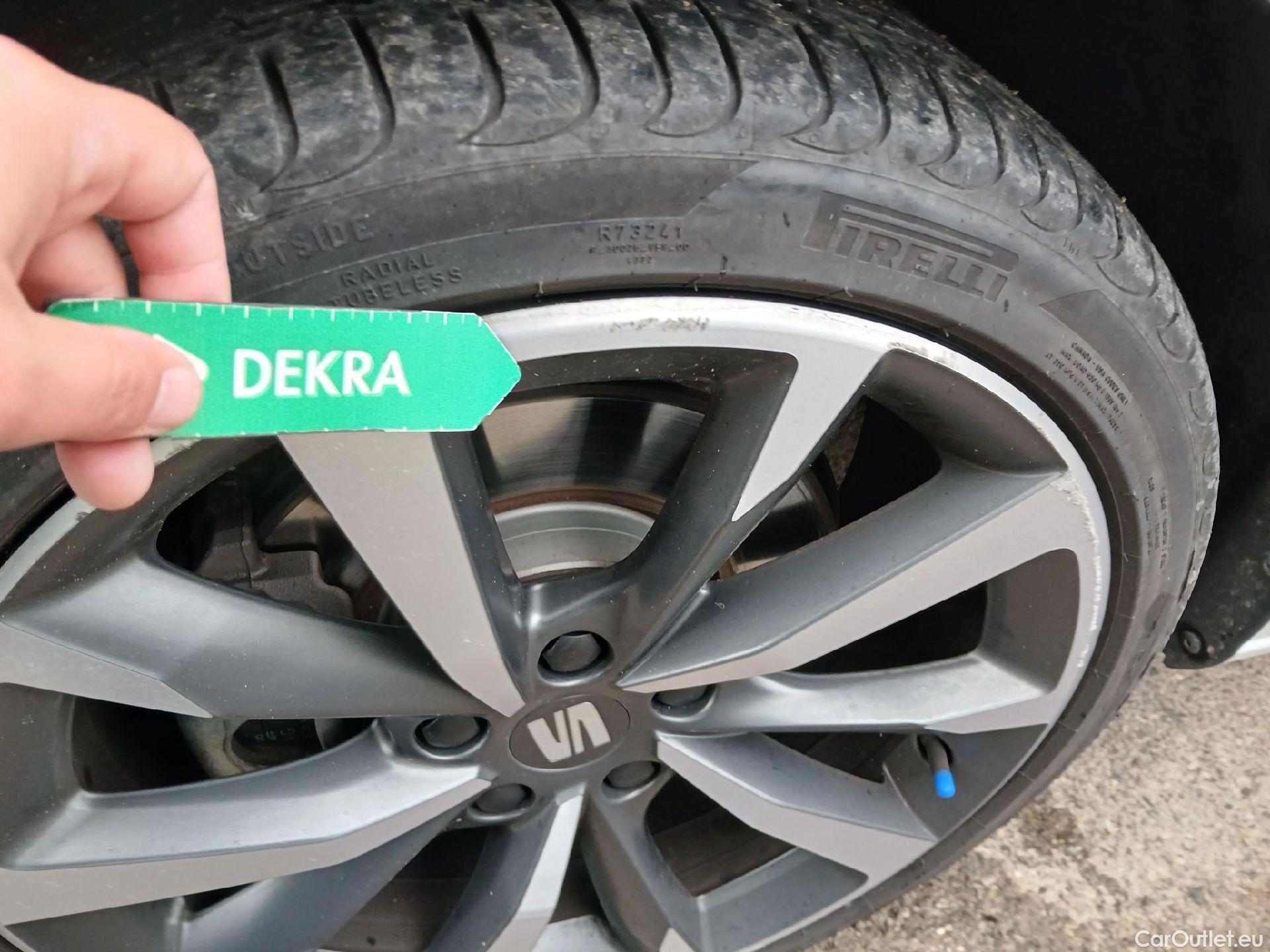  Land Rover  Discovery SEAT Nuevo León / 2020 / 5P / berlina con portón 1.4 e-Hybrid DSG-6 S&S FR Go XL(SP) #16