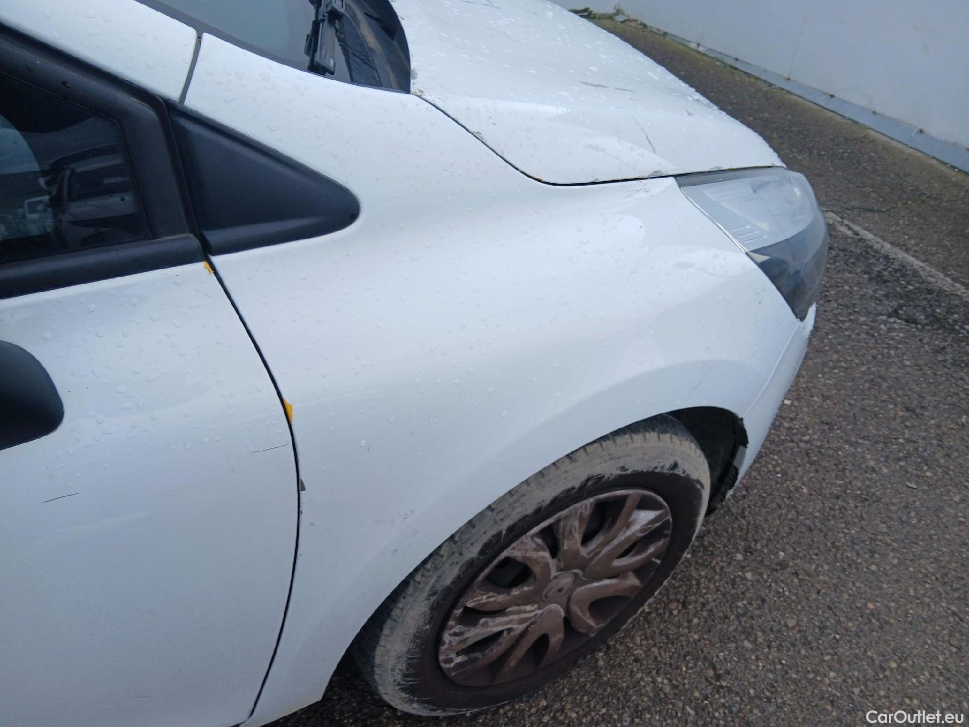  Renault  Clio RENAULT  / 2016 / 5P / berlina con portón Business TCe 66kW (90CV) GLP -18 #40