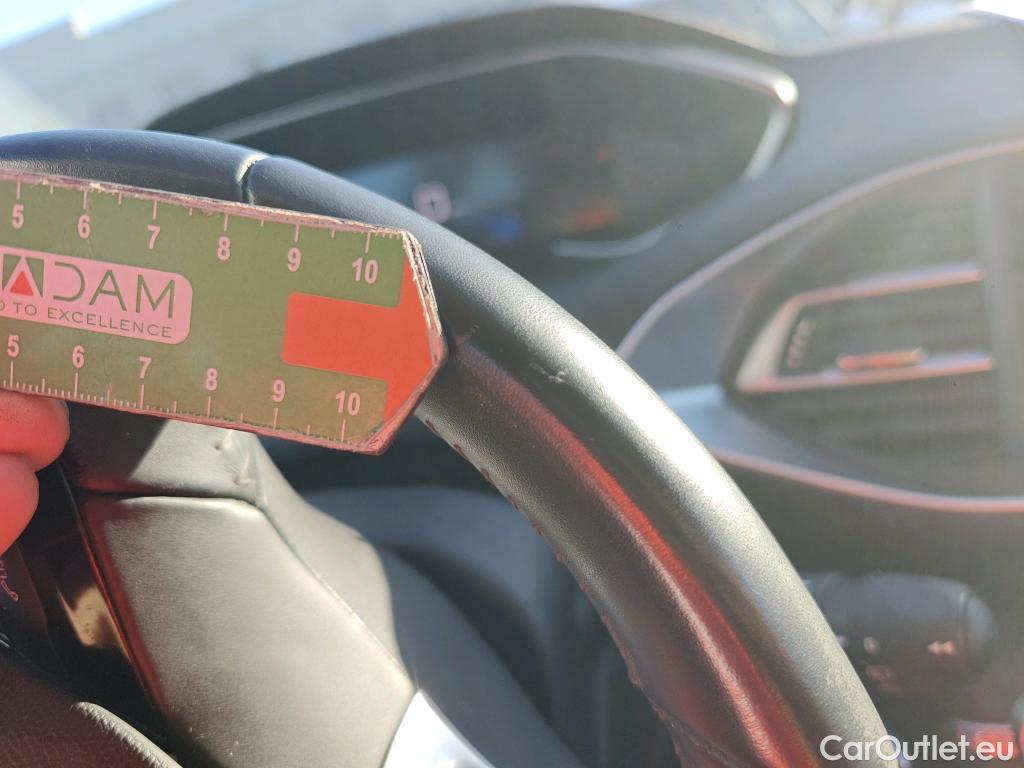  Peugeot  308 PEUGEOT  / 2017 / 5P / berlina con portón 5p Active Pack BlueHDi 130 S&S #53