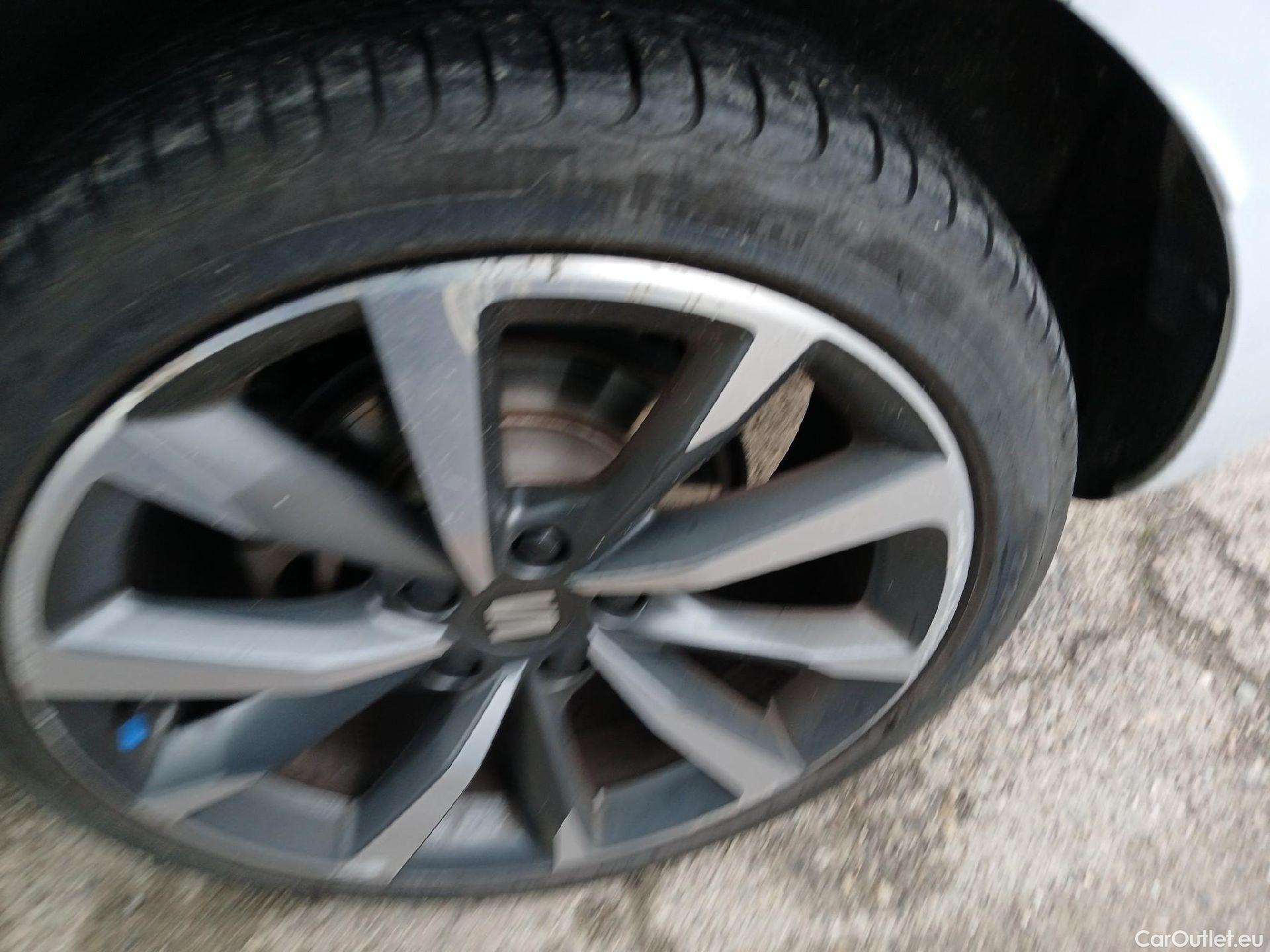  Land Rover  Discovery SEAT Nuevo León / 2020 / 5P / berlina con portón 1.4 e-Hybrid DSG-6 S&S FR Go XL(SP) #26