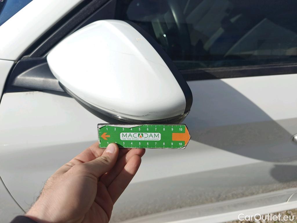  Peugeot  208 PEUGEOT  / 2019 / 5P / berlina con portón PureTech 73kW (100CV) EAT8 Active #23