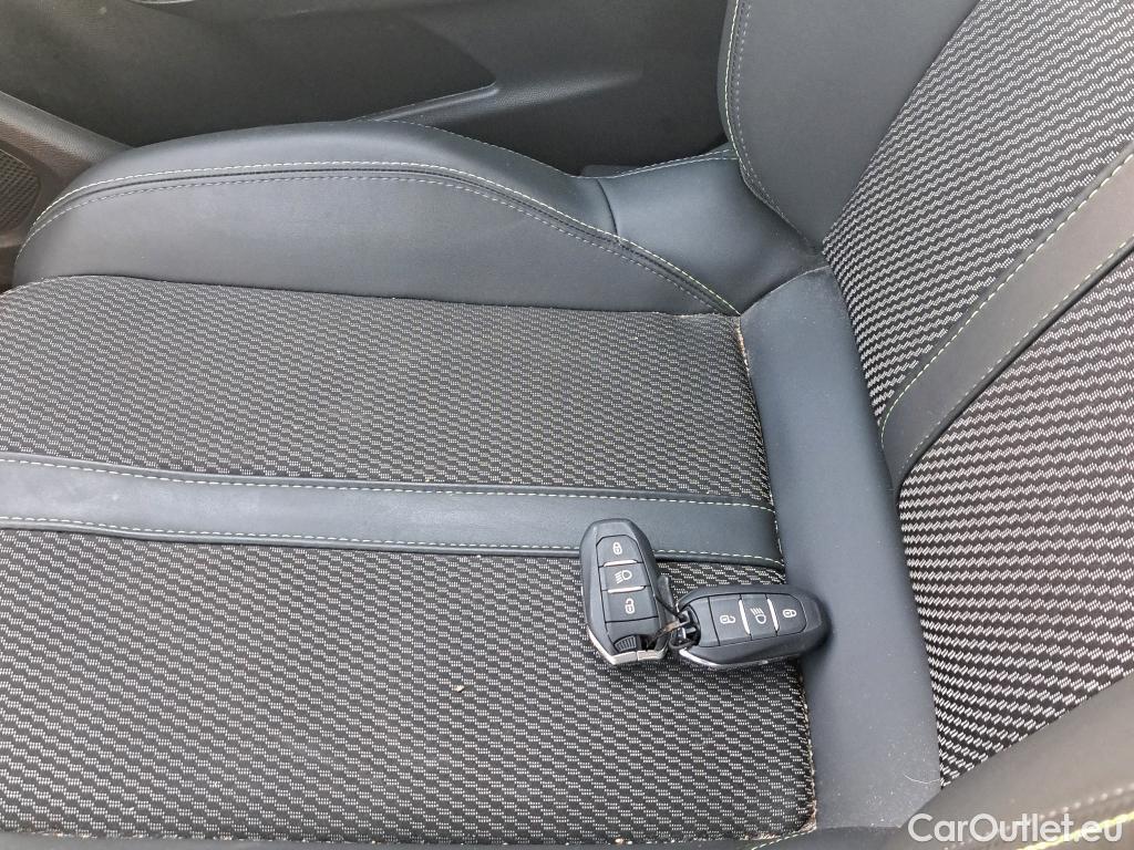  Peugeot  2008 PEUGEOT  / 2023 / 5P / todoterreno GT Puretech 130 S&S EAT8 #9