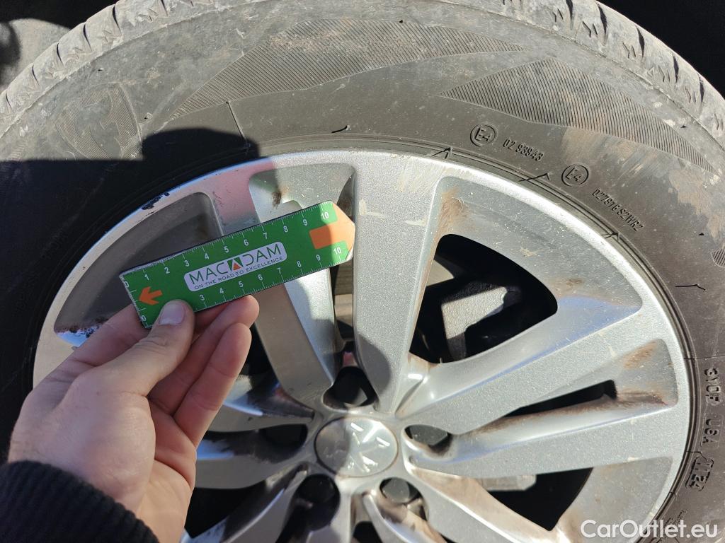  Peugeot  308 PEUGEOT  / 2017 / 5P / berlina con portón 5p Active Pack BlueHDi 130 S&S #36