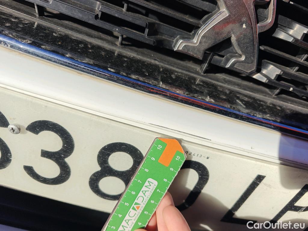  Peugeot  308 PEUGEOT  / 2017 / 5P / berlina con portón 5p Active Pack BlueHDi 130 S&S #56