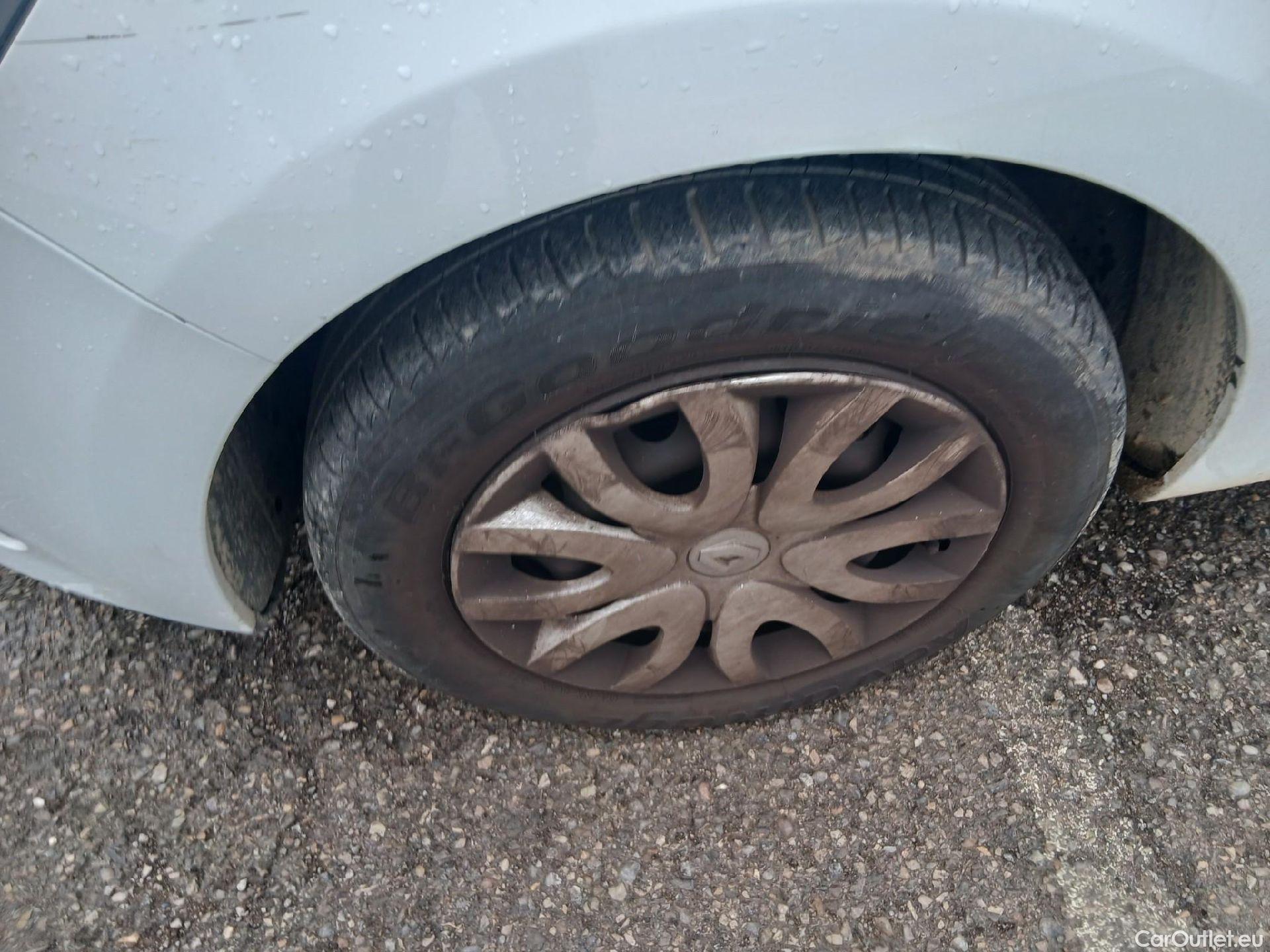  Renault  Clio RENAULT  / 2016 / 5P / berlina con portón Business TCe 66kW (90CV) GLP -18 #10