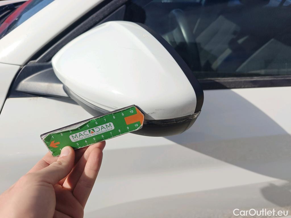  Peugeot  208 PEUGEOT  / 2019 / 5P / berlina con portón PureTech 73kW (100CV) EAT8 Active #24