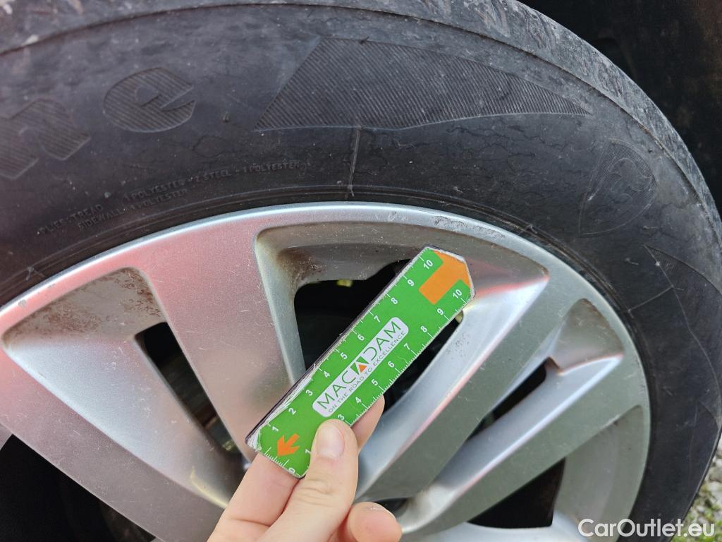  Peugeot  308 PEUGEOT  / 2017 / 5P / berlina con portón 5p Active Pack BlueHDi 130 S&S #42