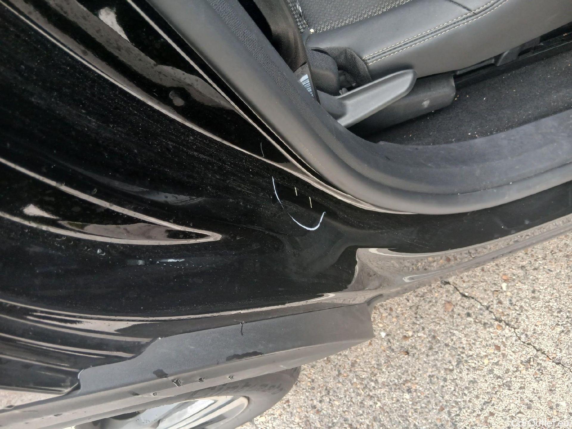  Peugeot  5008 PEUGEOT  / 2020 / 5P / todoterreno 1.5 BlueHDi 96kW S&S GT EAT8 #32