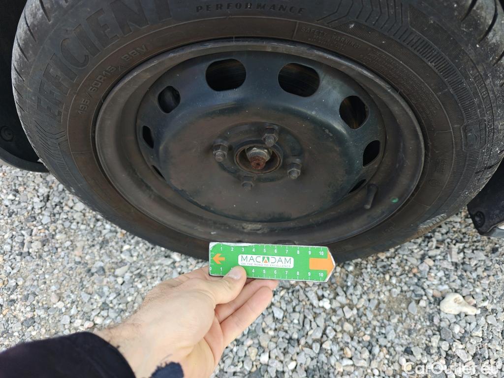  Ford  Transit FORD  Courier/2014/4P/furgón der.turis Van 1.5 TDCi 56kW Trend #75