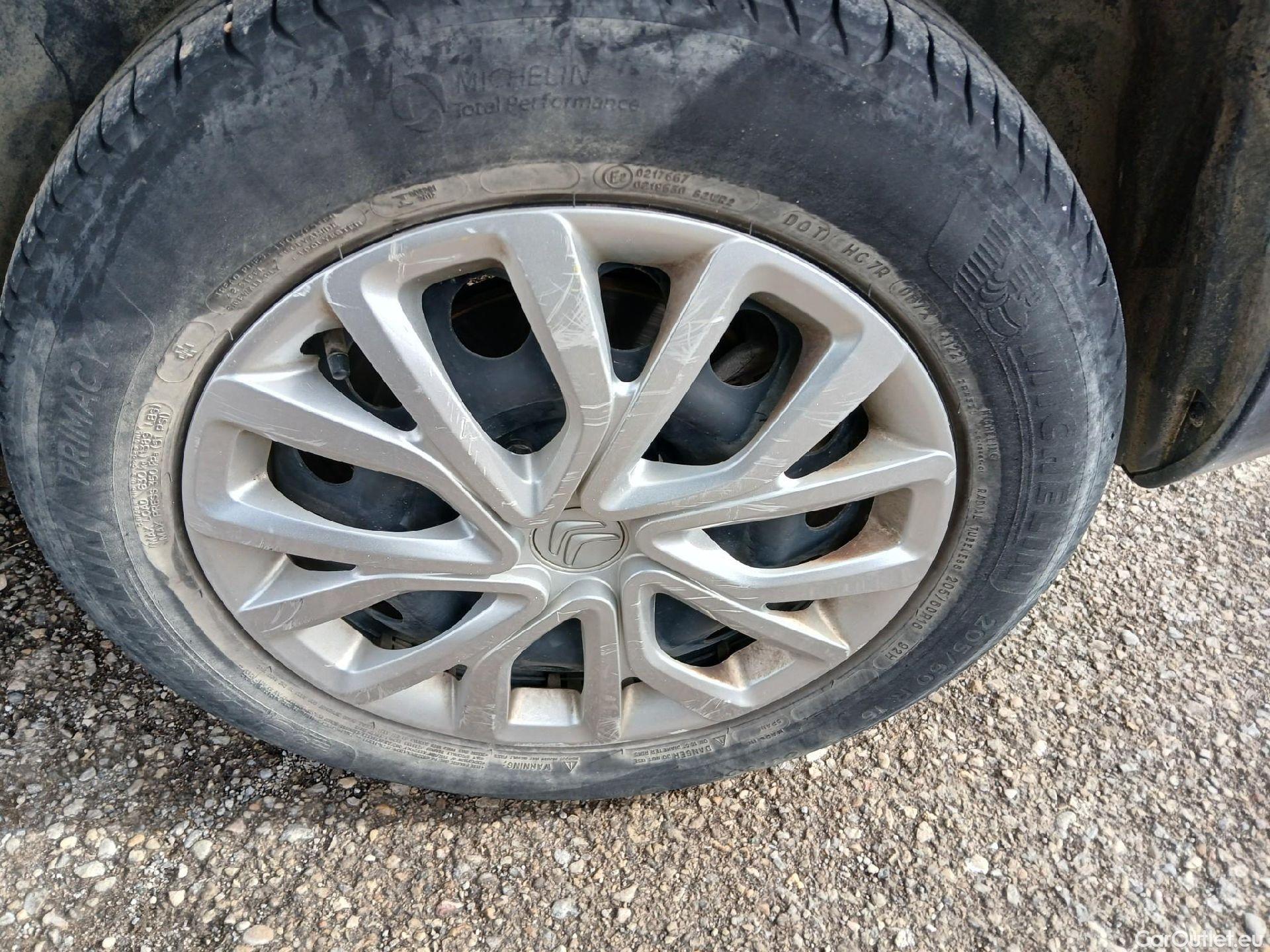  Citroen  Berlingo CITROEN  / 2018 / 4P / monovolumen compacto Talla M BlueHDi 100 S&S LIVE #53