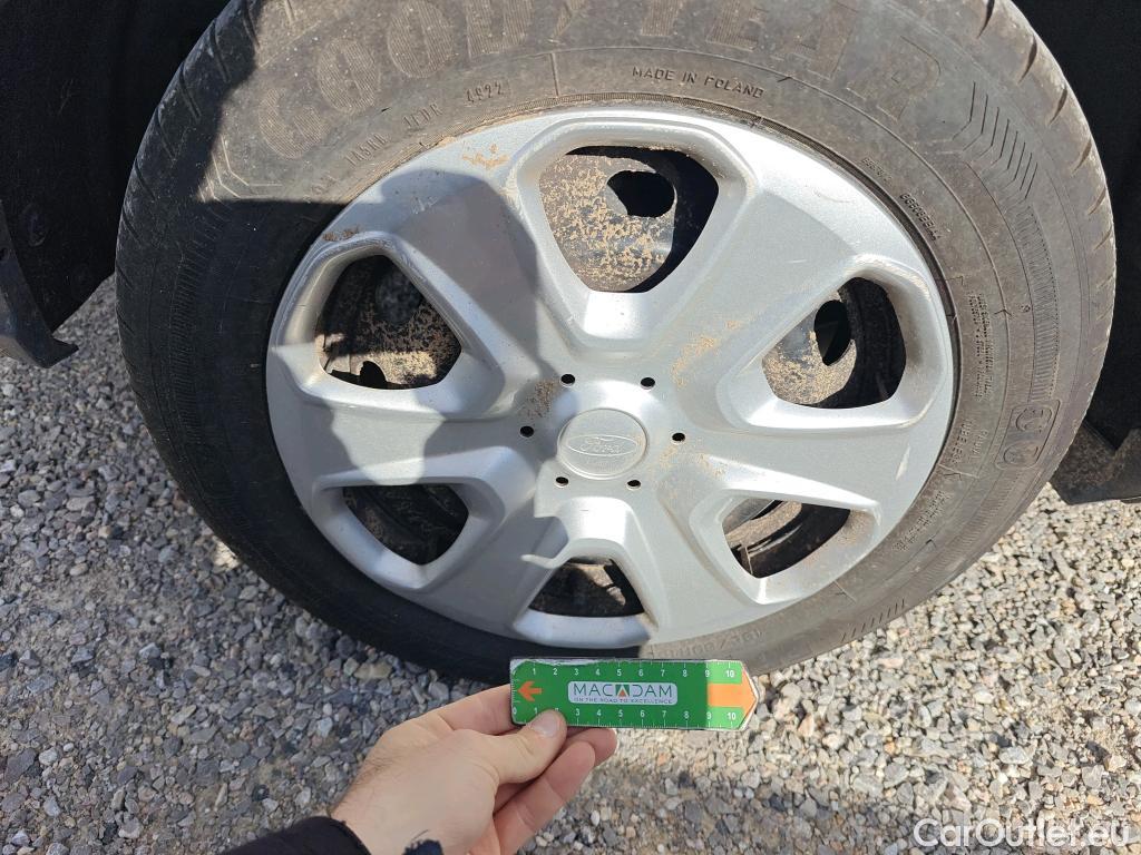  Ford  Transit FORD  Courier/2014/4P/furgón der.turis Van 1.5 TDCi 56kW Trend #64