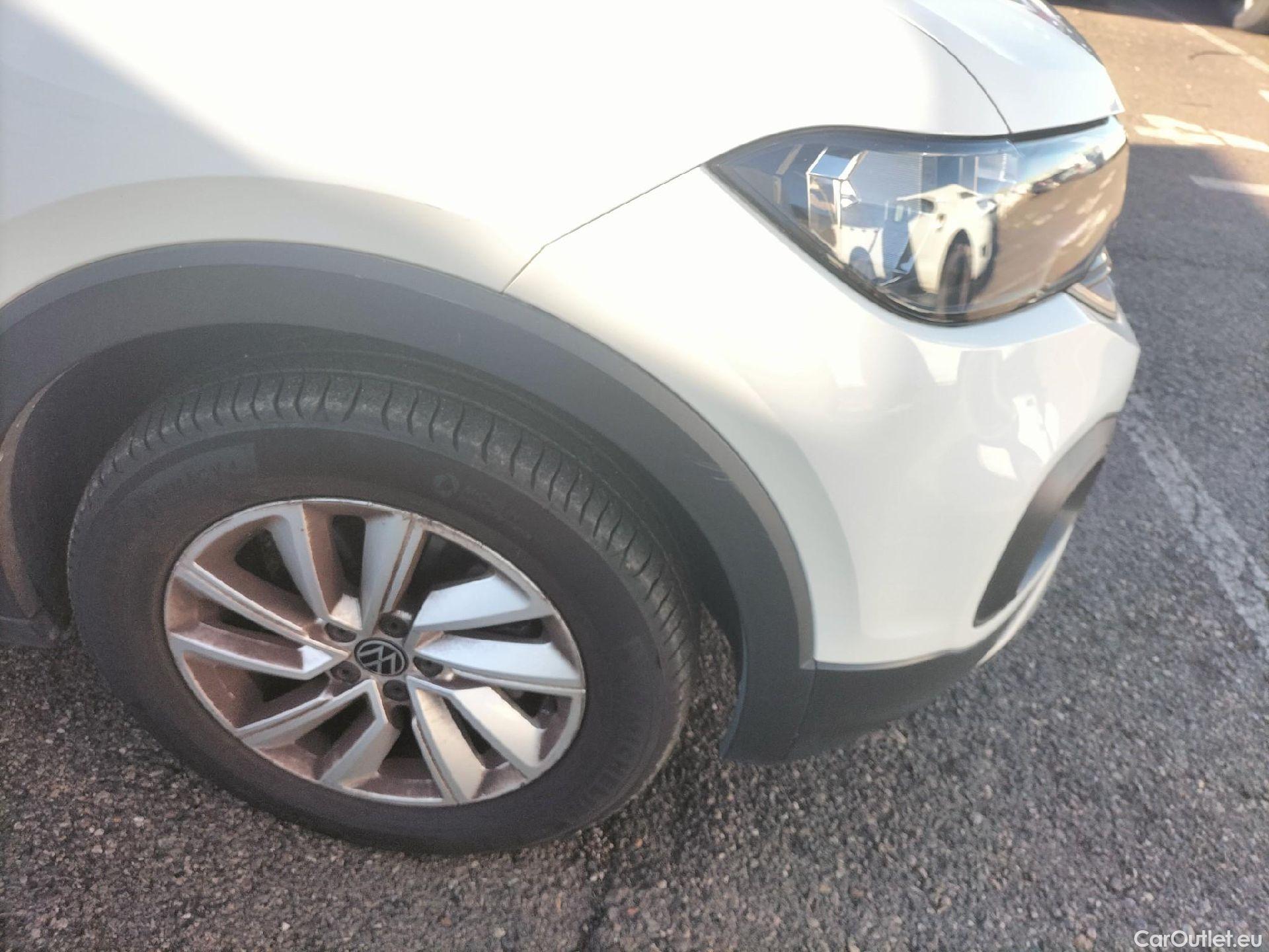  Volkswagen  T-CROSS VOLKSWAGEN  / 2018 / 5P / todoterreno Advance 1.0 TSI 81kW (110CV) DSG (AC3) #2