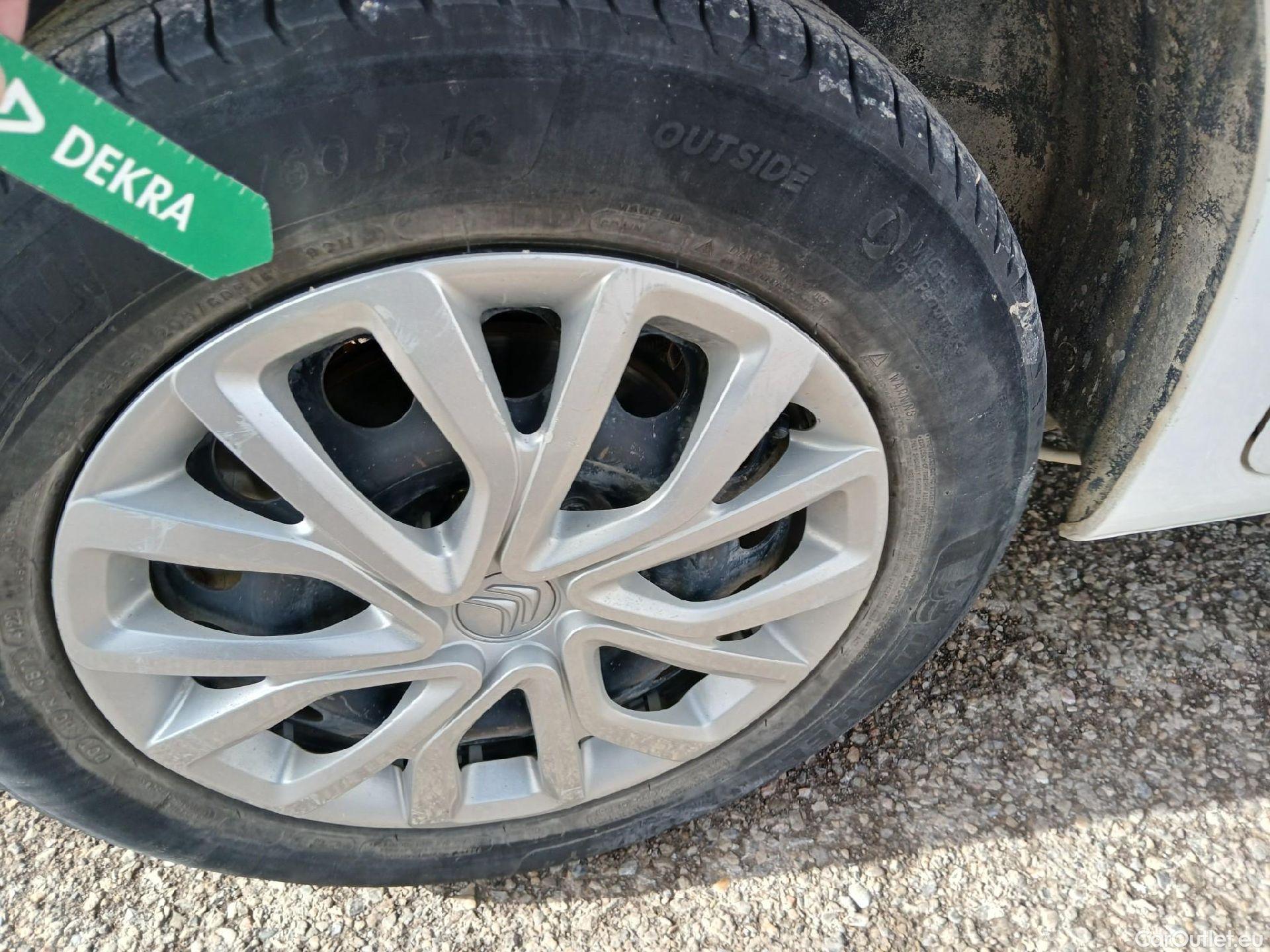  Citroen  Berlingo CITROEN  / 2018 / 4P / monovolumen compacto Talla M BlueHDi 100 S&S LIVE #68