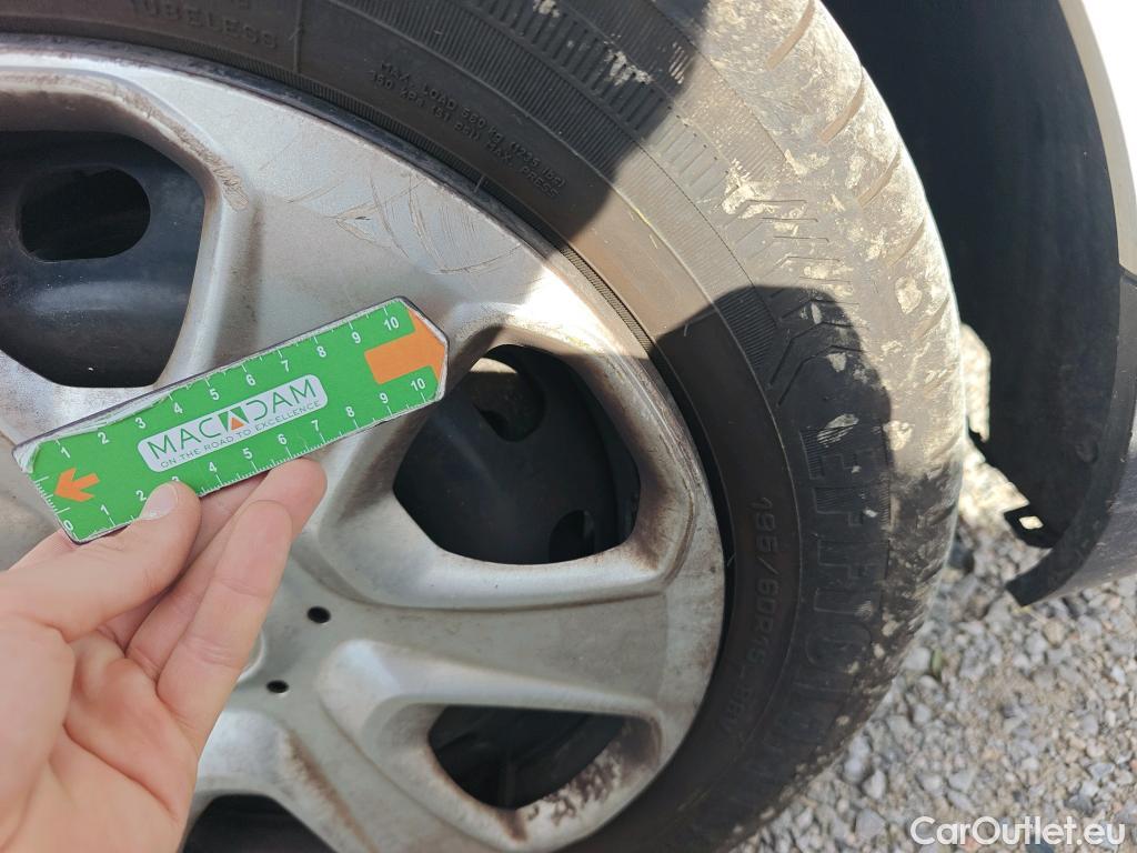  Ford  Transit FORD  Courier/2014/4P/furgón der.turis Van 1.5 TDCi 56kW Trend #71