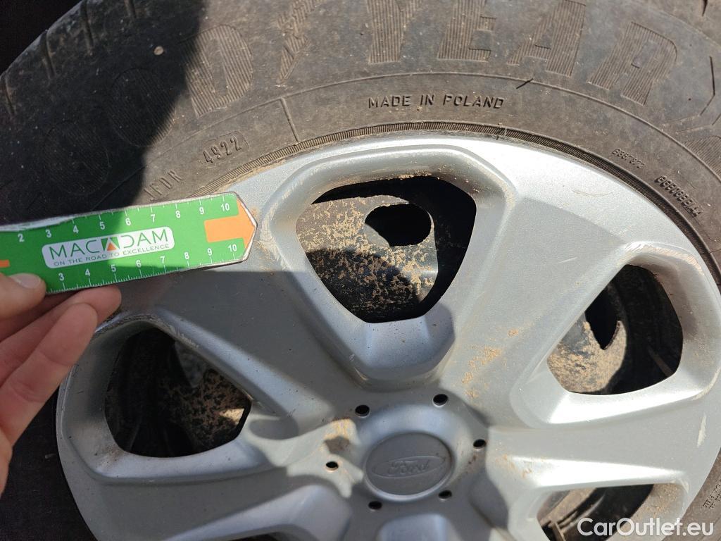  Ford  Transit FORD  Courier/2014/4P/furgón der.turis Van 1.5 TDCi 56kW Trend #66