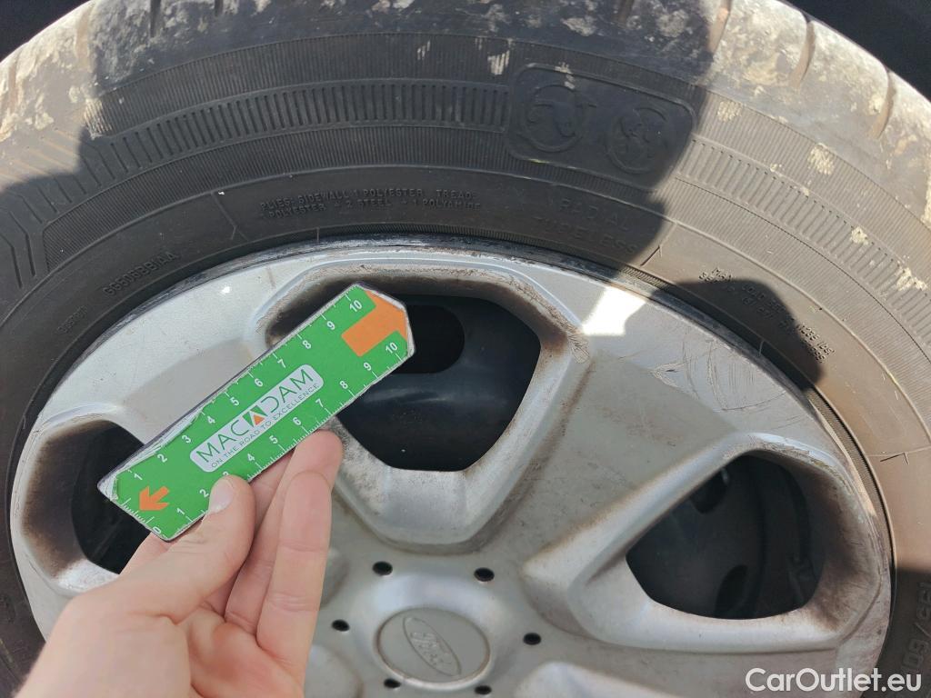  Ford  Transit FORD  Courier/2014/4P/furgón der.turis Van 1.5 TDCi 56kW Trend #70