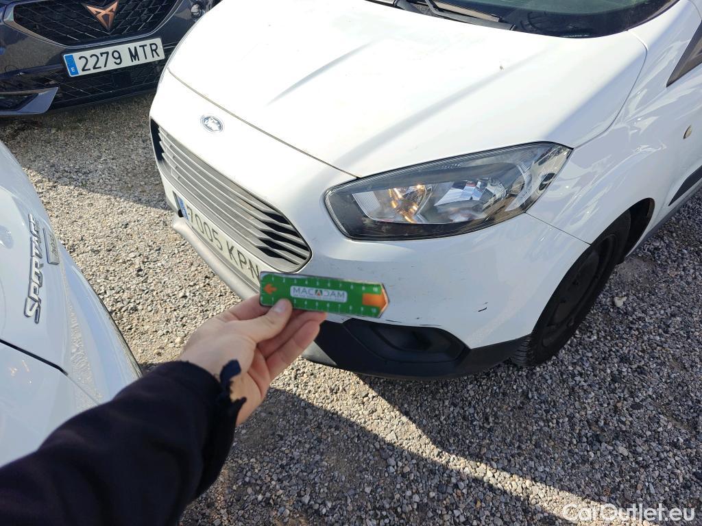  Ford  Transit FORD  Courier/2014/4P/furgón der.turis Van 1.5 TDCi 56kW Trend #50