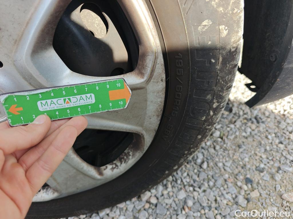  Ford  Transit FORD  Courier/2014/4P/furgón der.turis Van 1.5 TDCi 56kW Trend #72