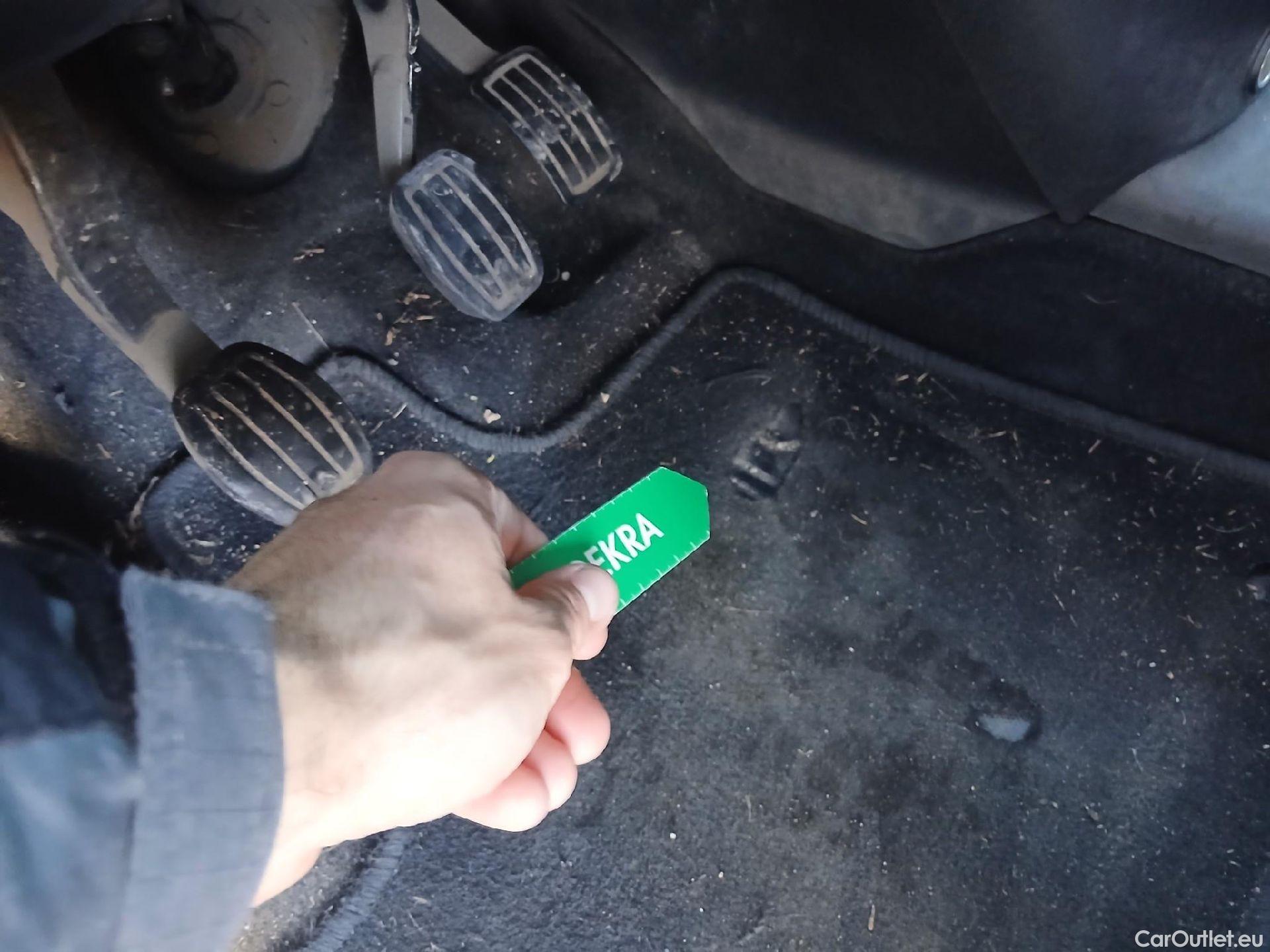  Peugeot  Partner PEUGEOT  / 2018 / 3P / furgón derivado de turismo Pro Standard 600kg BlueHDi 73kW (CX) #40