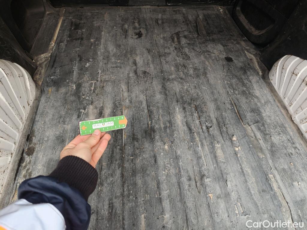  Peugeot  Partner PEUGEOT  / 2018 / 3P / furgón derivado de turismo Pro Standard 600kg BlueHDi 73kW (AC) #79