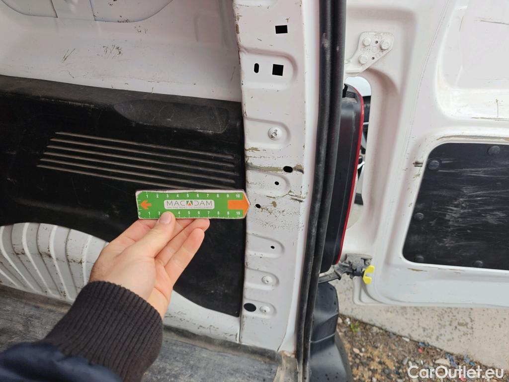  Peugeot  Partner PEUGEOT  / 2018 / 3P / furgón derivado de turismo Pro Standard 600kg BlueHDi 73kW (AC) #32