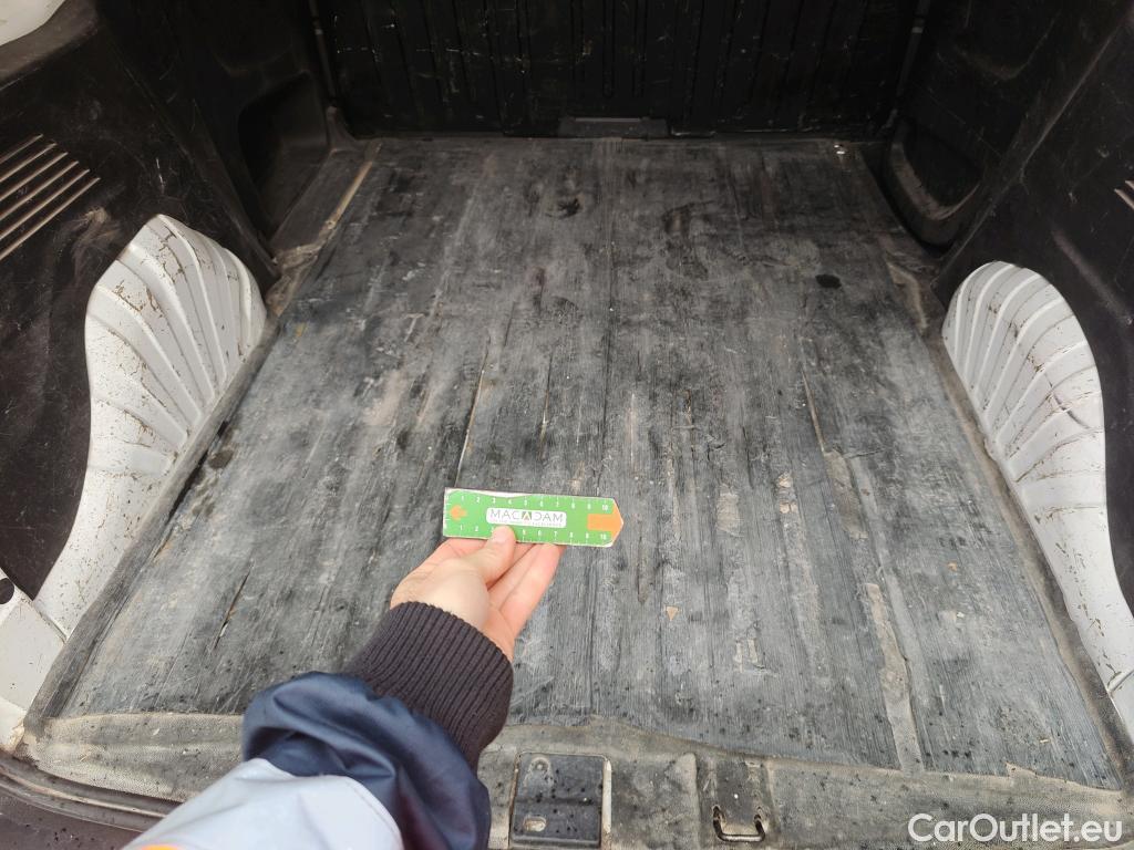  Peugeot  Partner PEUGEOT  / 2018 / 3P / furgón derivado de turismo Pro Standard 600kg BlueHDi 73kW (AC) #78