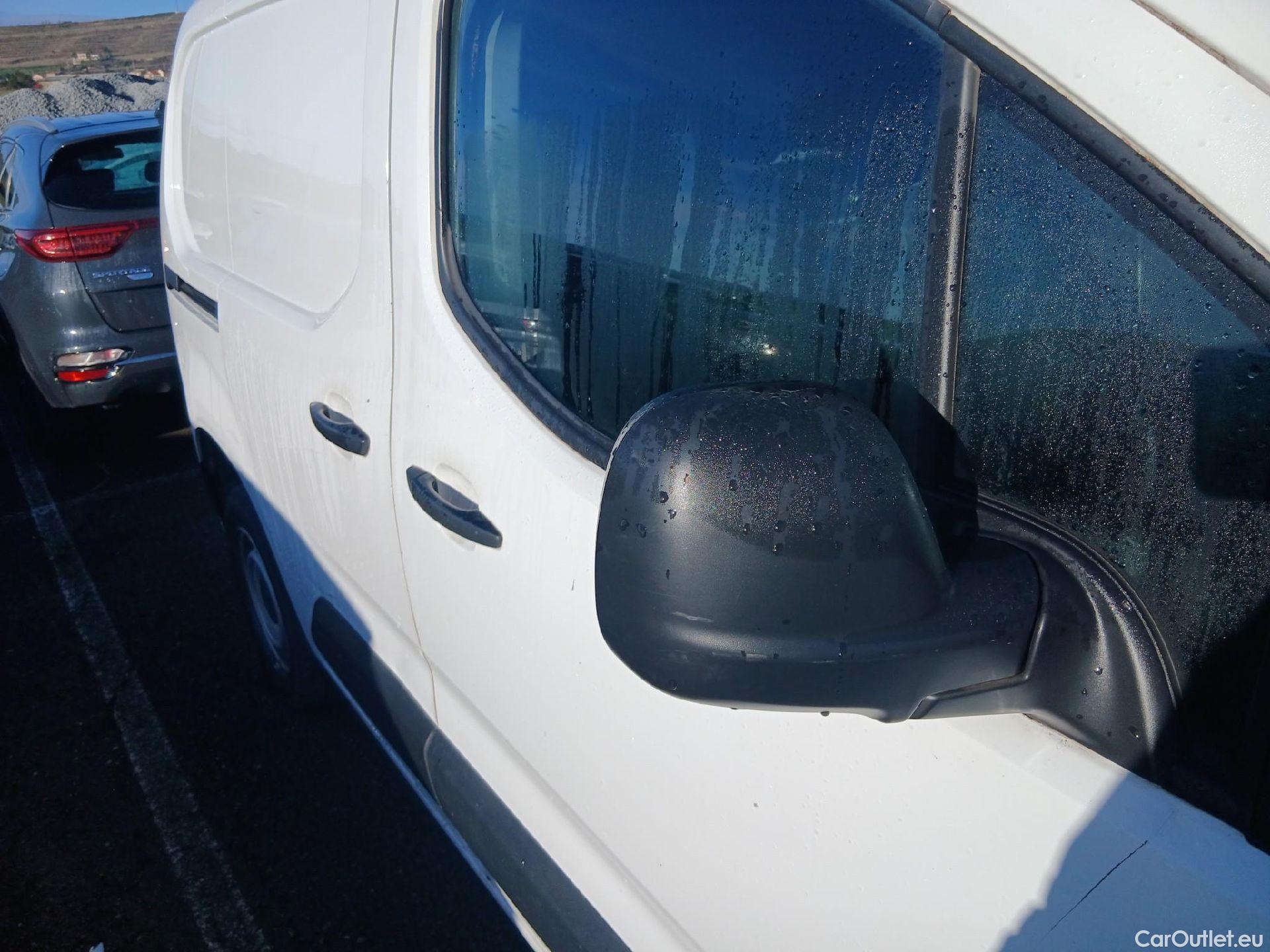  Peugeot  Partner PEUGEOT  / 2018 / 3P / furgón derivado de turismo Pro Standard 600kg BlueHDi 73kW (CX) #30