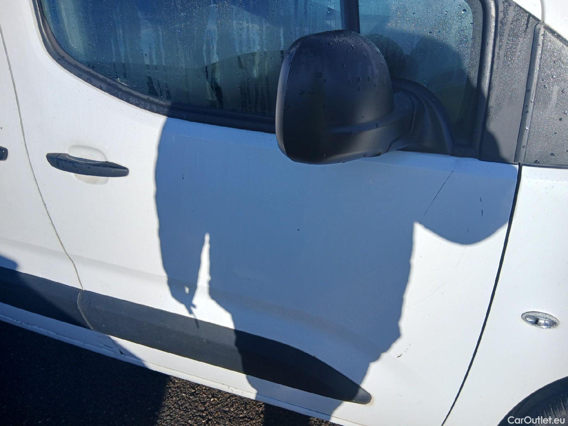  Peugeot  Partner PEUGEOT  / 2018 / 3P / furgón derivado de turismo Pro Standard 600kg BlueHDi 73kW (CX) #32