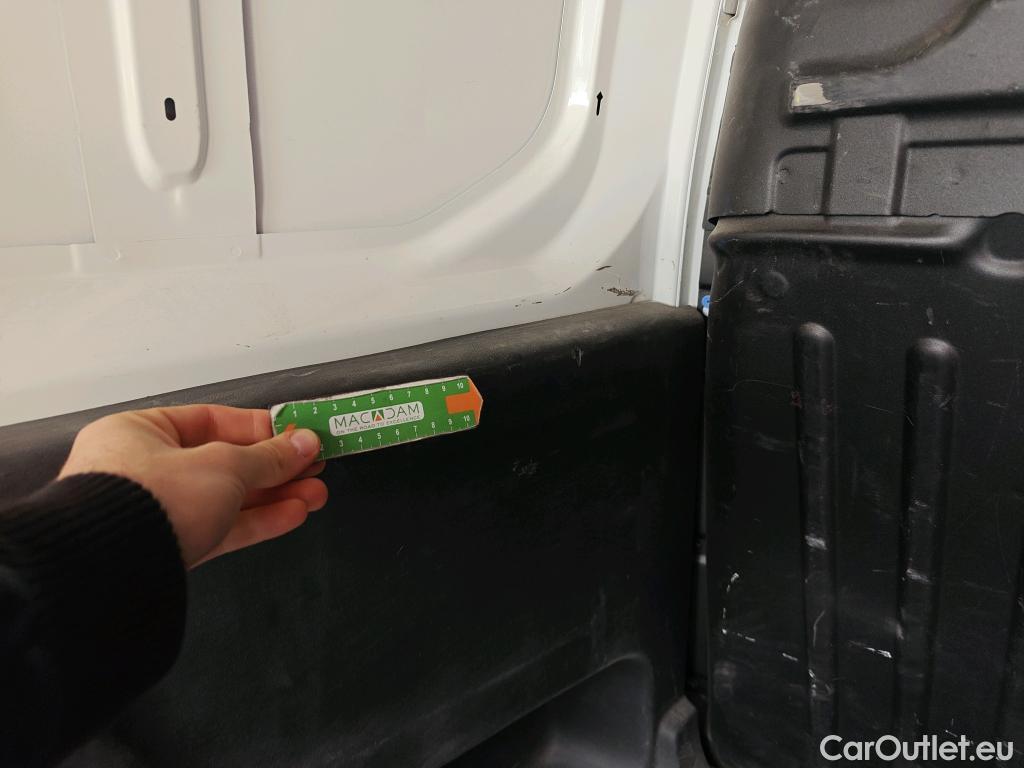  Peugeot  Partner PEUGEOT  / 2018 / 3P / furgón derivado de turismo Pro Standard 600kg BlueHDi 73kW (AC) #75