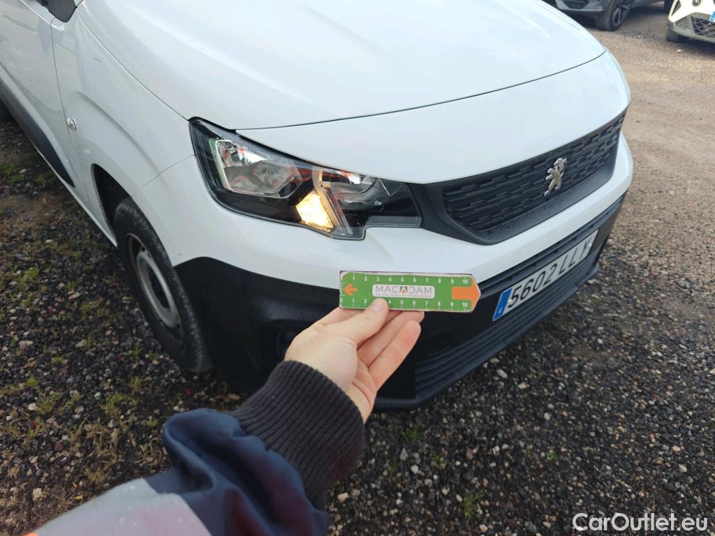  Peugeot  Partner PEUGEOT  / 2018 / 3P / furgón derivado de turismo Pro Standard 600kg BlueHDi 73kW (AC) #57