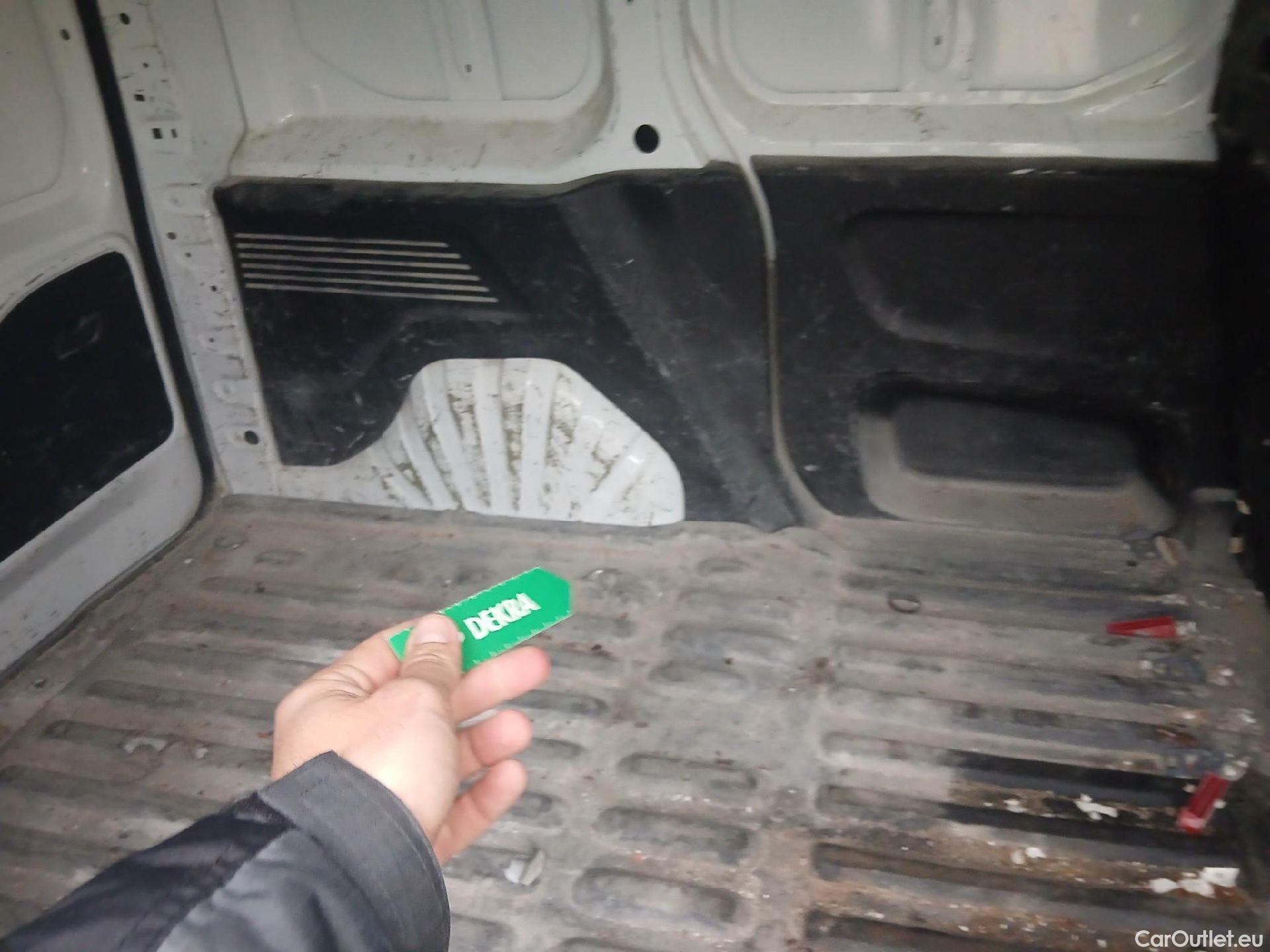  Peugeot  Partner PEUGEOT  / 2018 / 4P / furgón derivado de turismo Premium Standard 600kg BlueHDi 73kW (AC) #37