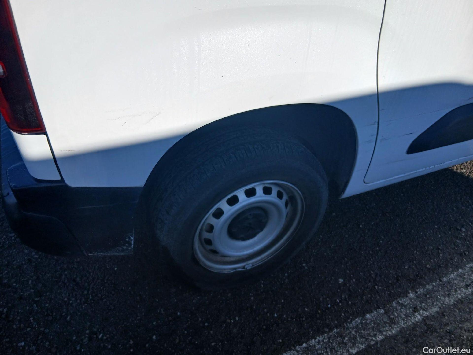  Peugeot  Partner PEUGEOT  / 2018 / 3P / furgón derivado de turismo Pro Standard 600kg BlueHDi 73kW (CX) #21